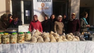 SOMA'DA AK PARTİLİ KADINLARDAN KERMES